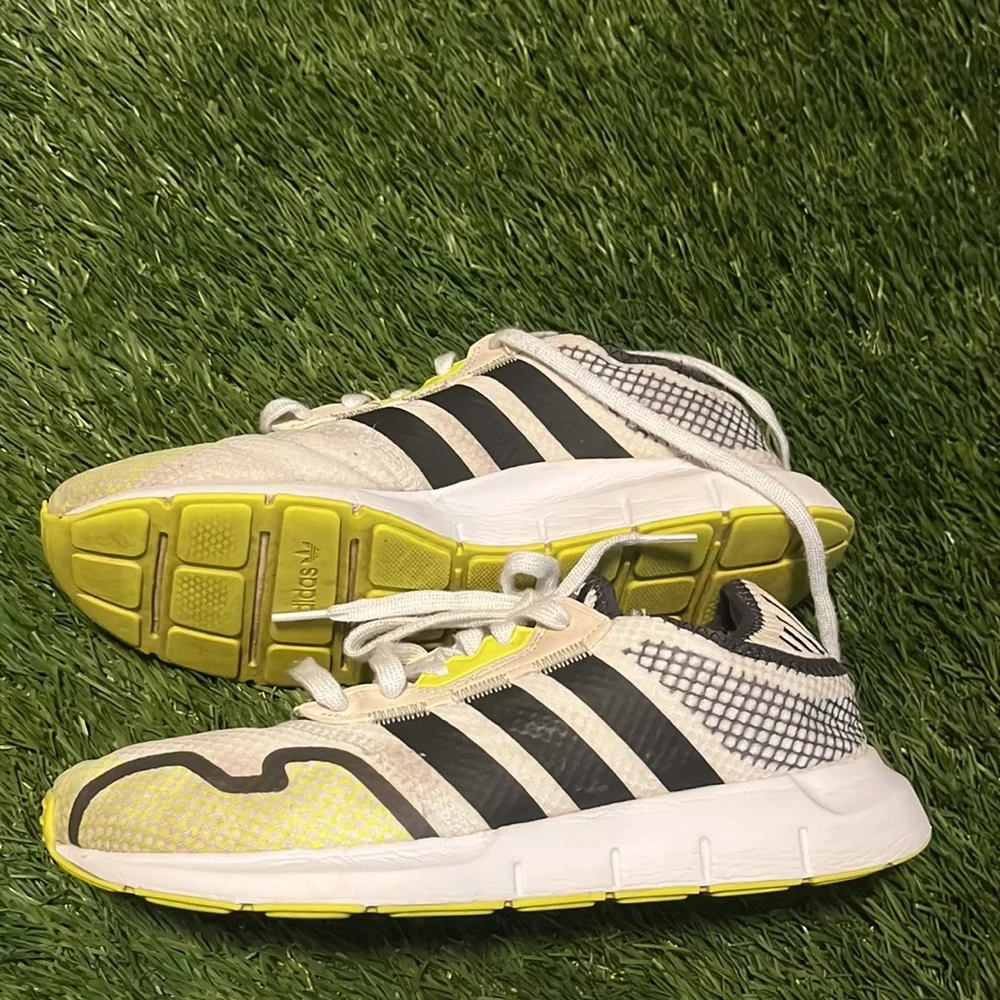 Adidas Men’s 8.5 Swift Run X Running Athletic Shoes